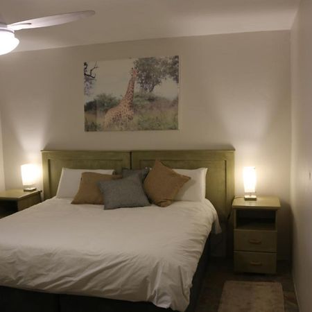 Livivane Guest House Simunye ภายนอก รูปภาพ