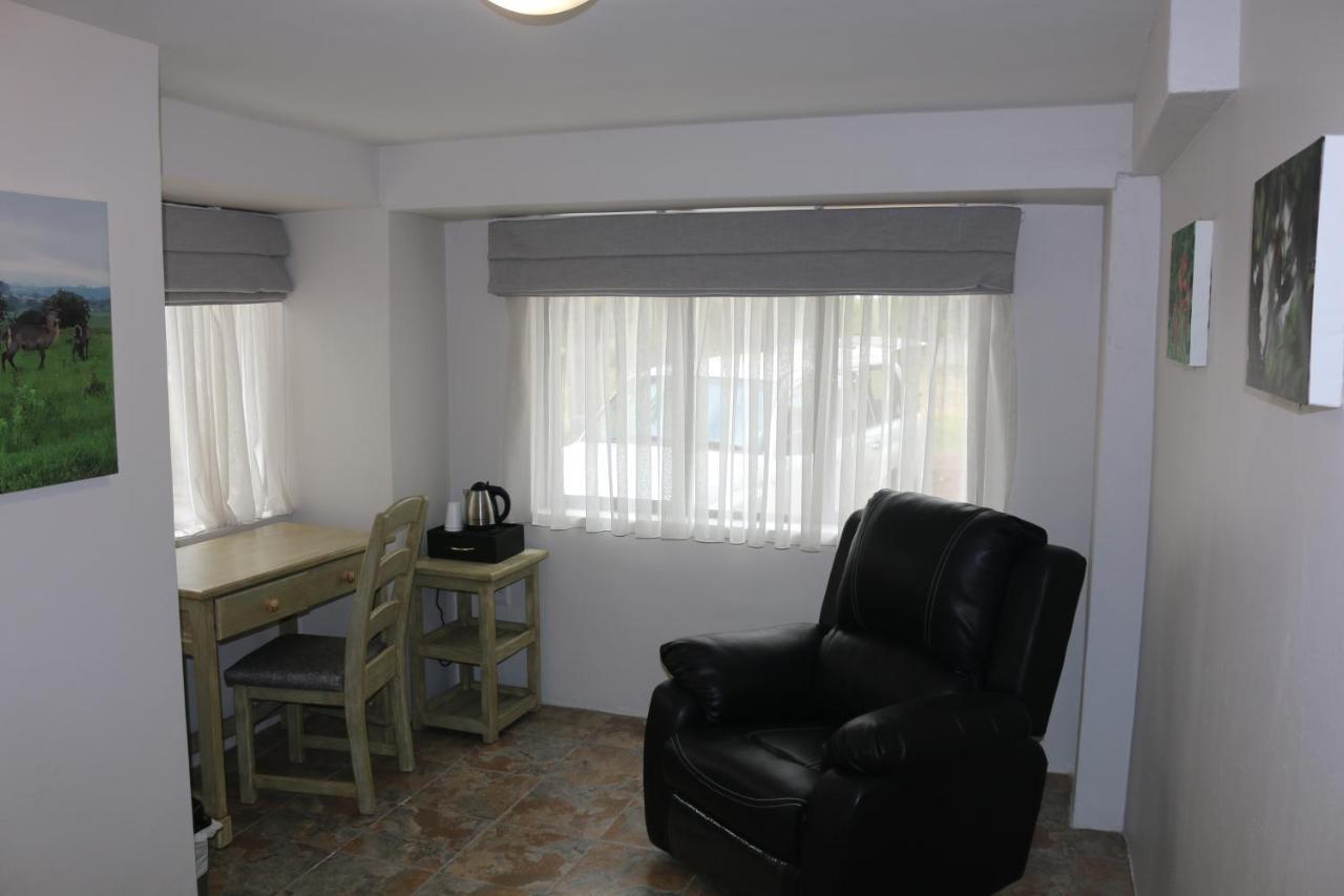 Livivane Guest House Simunye ภายนอก รูปภาพ