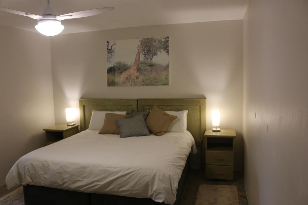Livivane Guest House Simunye ภายนอก รูปภาพ
