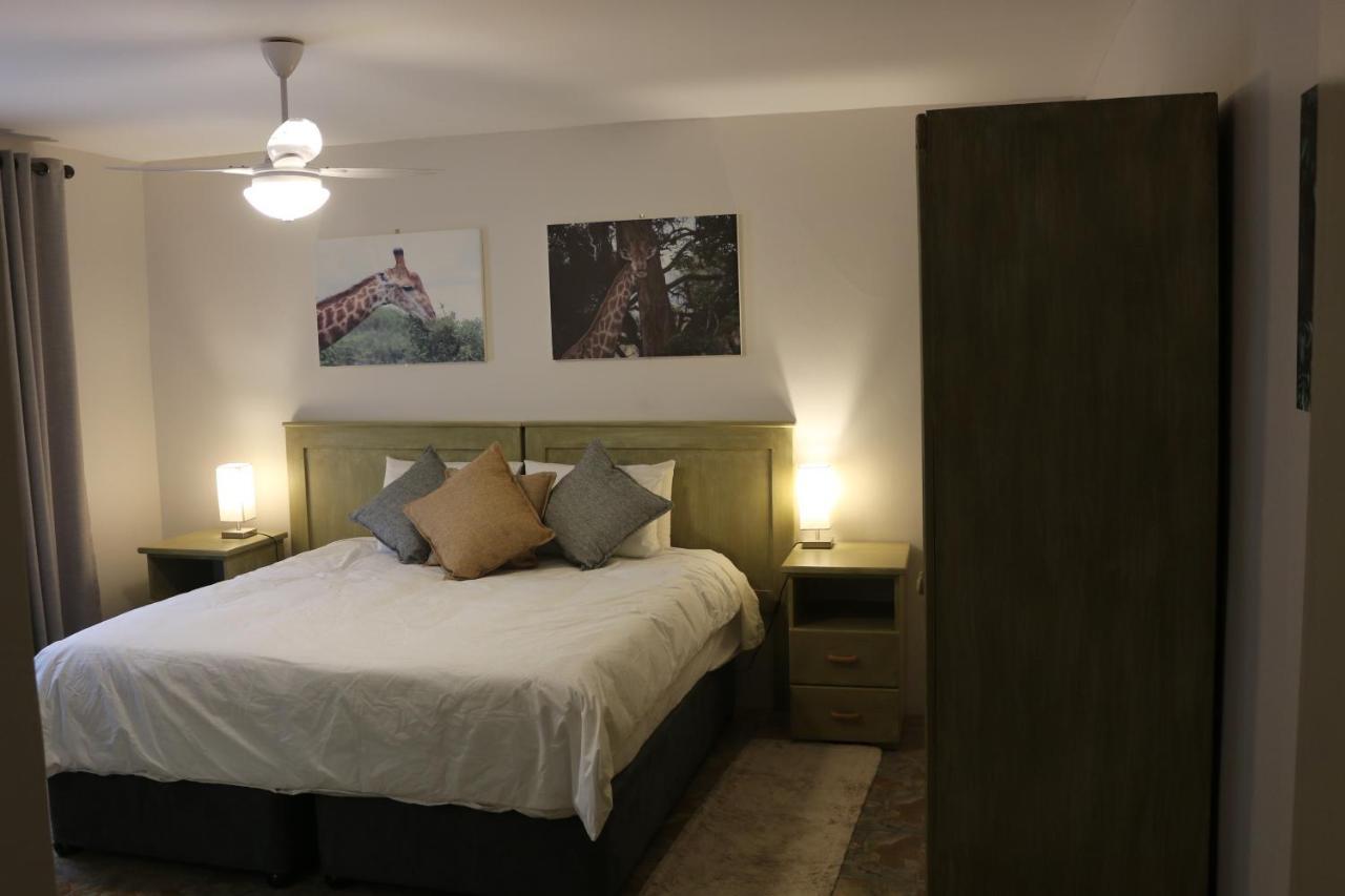 Livivane Guest House Simunye ภายนอก รูปภาพ