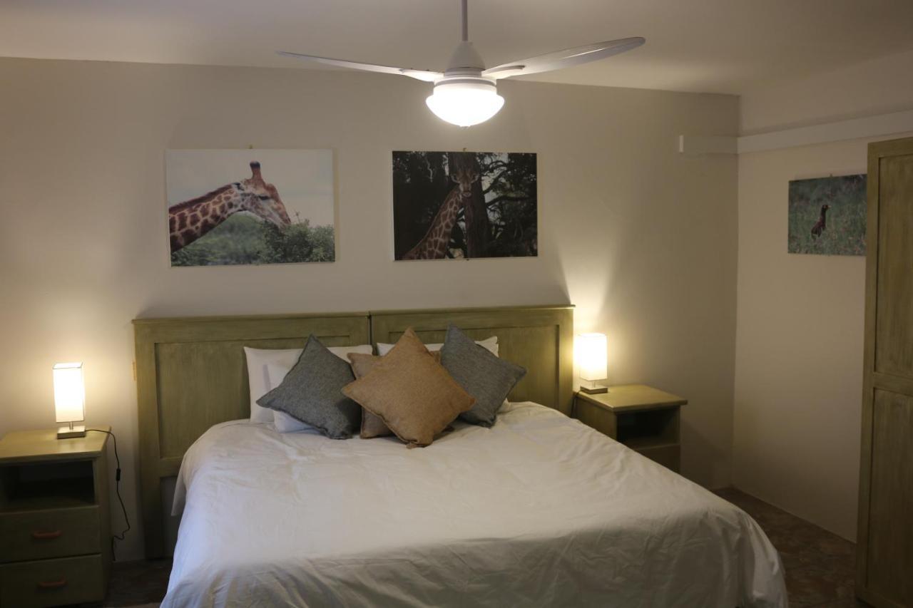 Livivane Guest House Simunye ภายนอก รูปภาพ