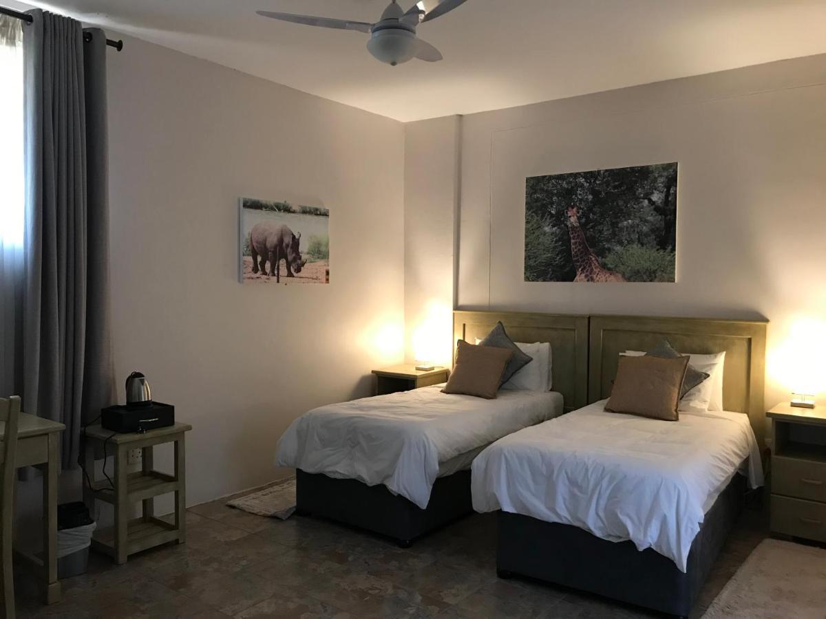 Livivane Guest House Simunye ภายนอก รูปภาพ