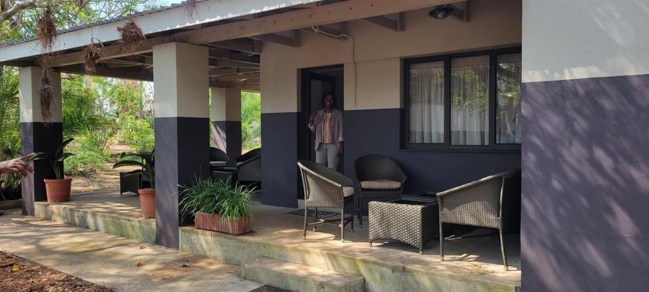 Livivane Guest House Simunye ภายนอก รูปภาพ