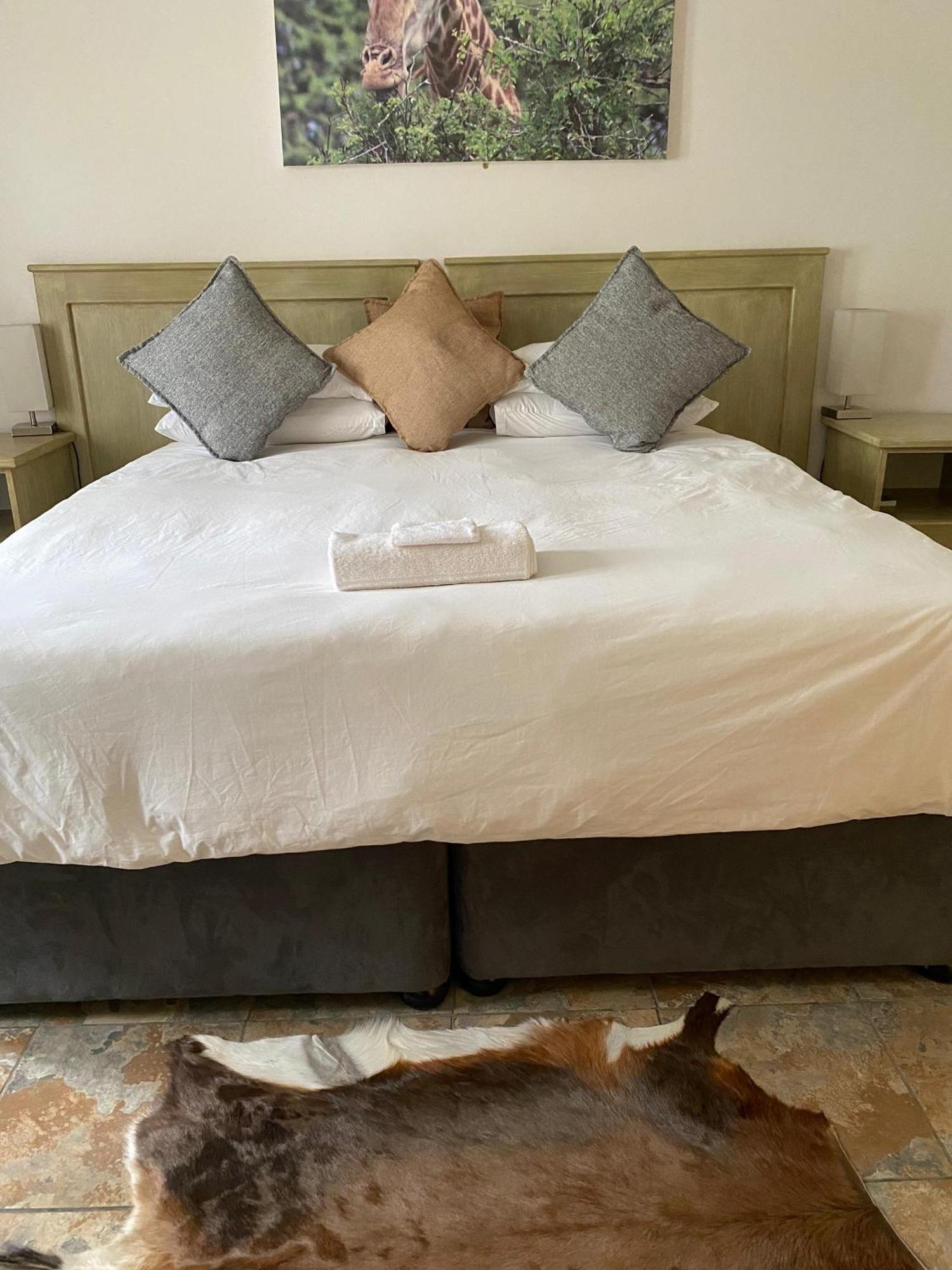 Livivane Guest House Simunye ภายนอก รูปภาพ